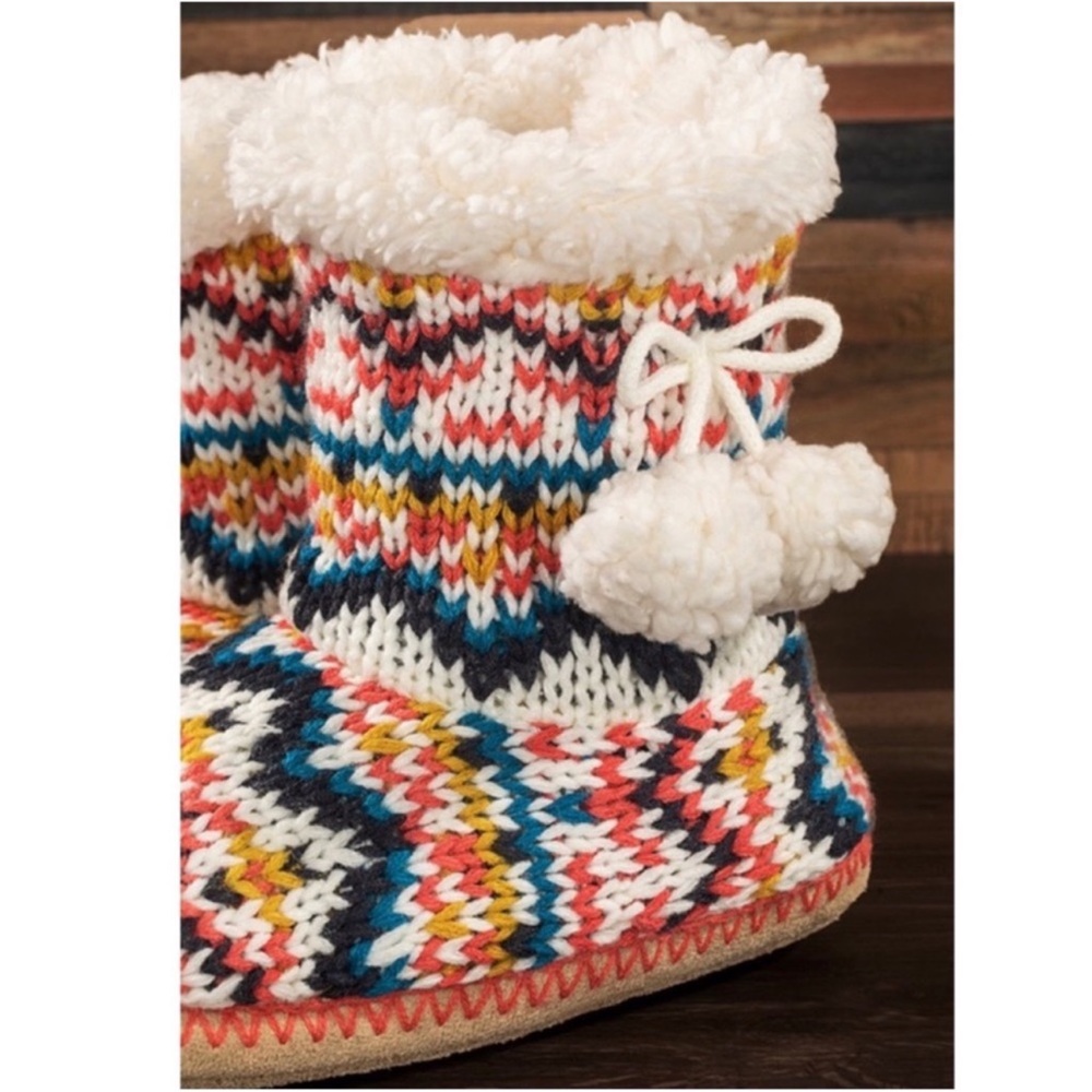 LAST1️⃣ Hand Knitted Women's Comfy Soft Faux Sherpa Lined Pom Slipper Boots - Picture 4 of 5